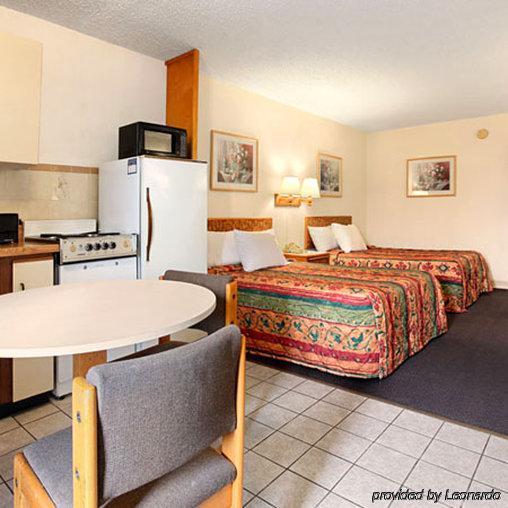 Express Inn & Suites Clearwater 파인라스파크 객실 사진
