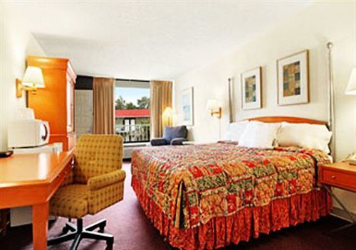 Express Inn & Suites Clearwater 파인라스파크 객실 사진