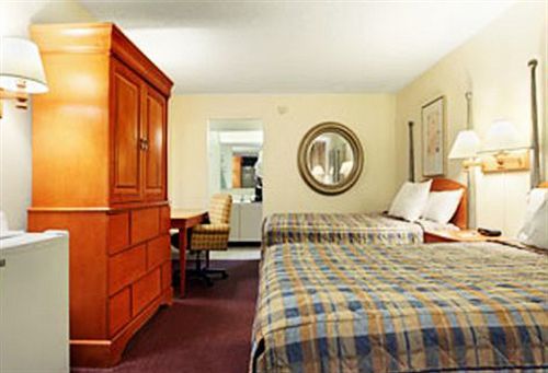 Express Inn & Suites Clearwater 파인라스파크 객실 사진