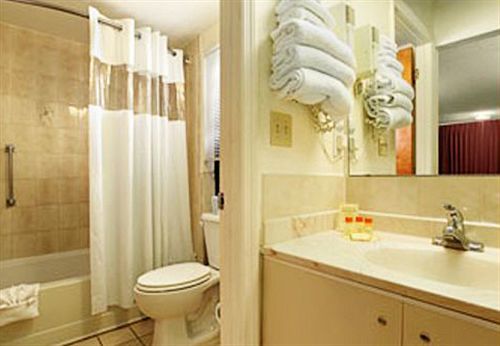 Express Inn & Suites Clearwater 파인라스파크 객실 사진