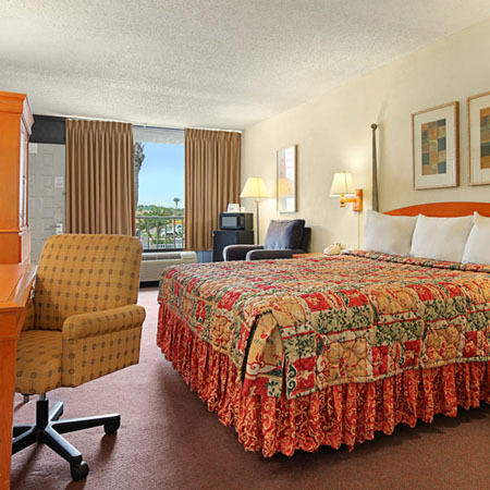 Express Inn & Suites Clearwater 파인라스파크 객실 사진