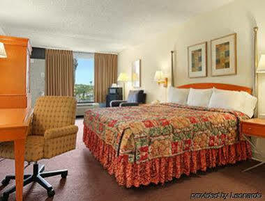 Express Inn & Suites Clearwater 파인라스파크 외부 사진